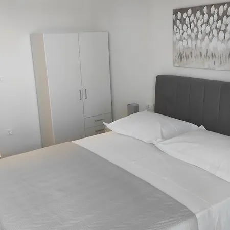 Seaview Center House *